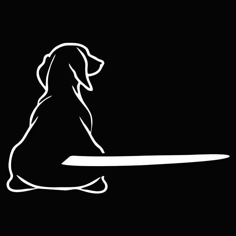 Sticker van een hond met bewegende staart op achterruit van auto