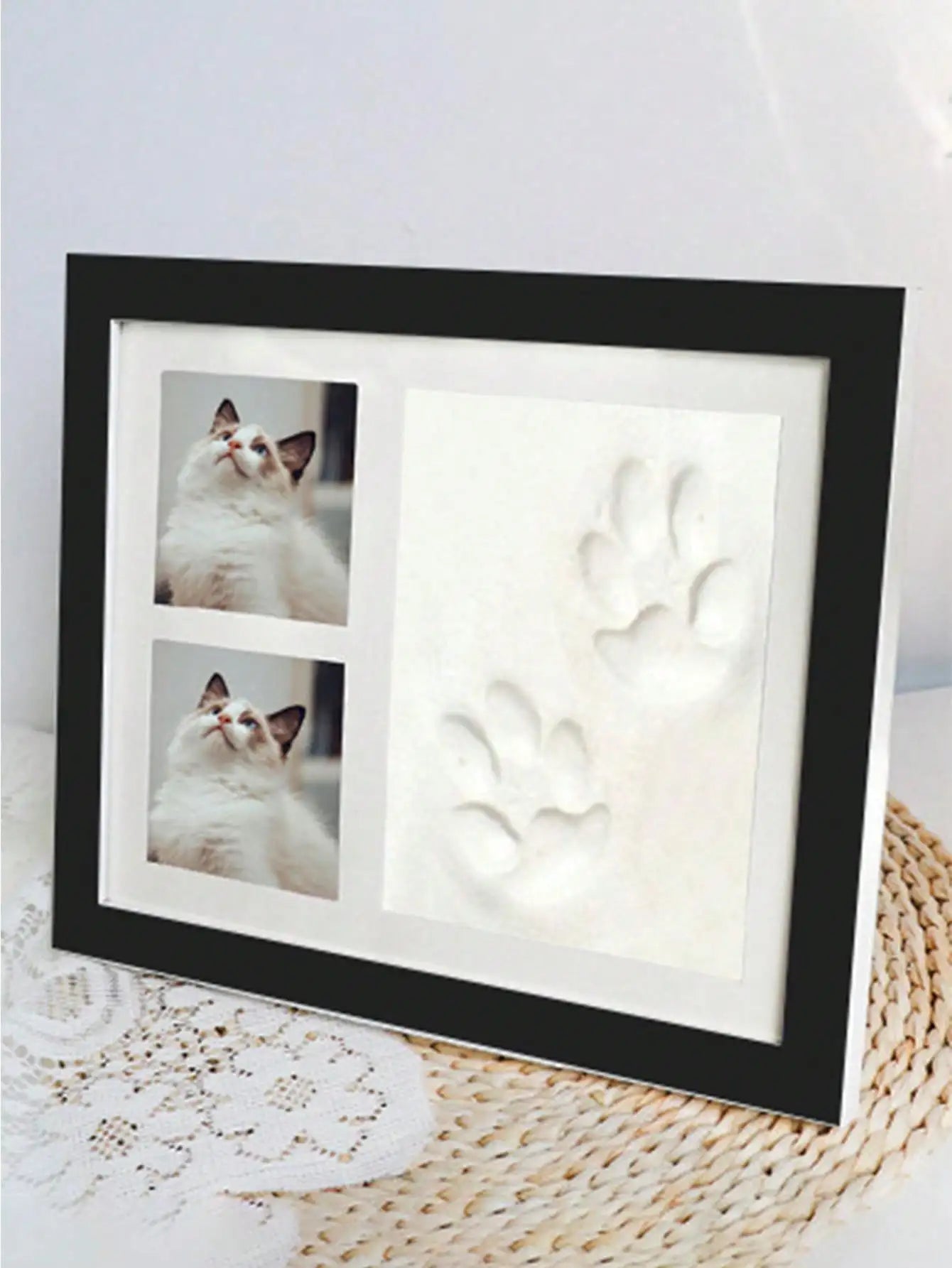Zwarte herdenkingsfotolijst voor hond of kat met pootafdruk